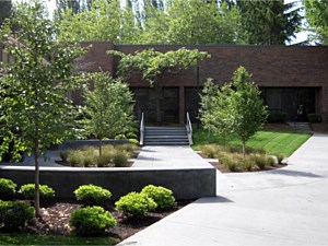 Plaza seating & connection to upper campus